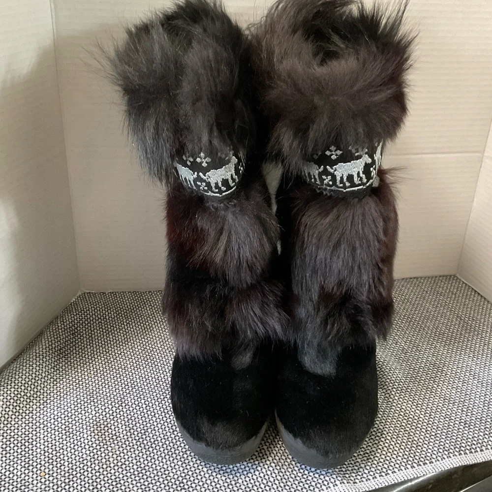 TEMARICA ITALIAN BLACK FUR SKI BOOTS WITH‎ EMBROIDERED REINDEER 37Italy/6.5 US